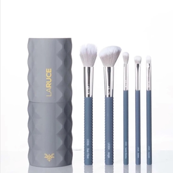 LARUCE Other - LARUCE BEAUTY CHRISTINE BRUSH SET